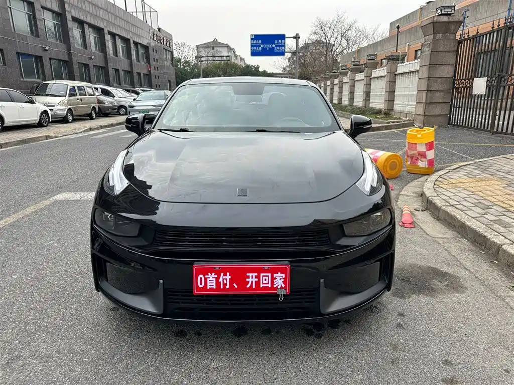Lynk & Co 03