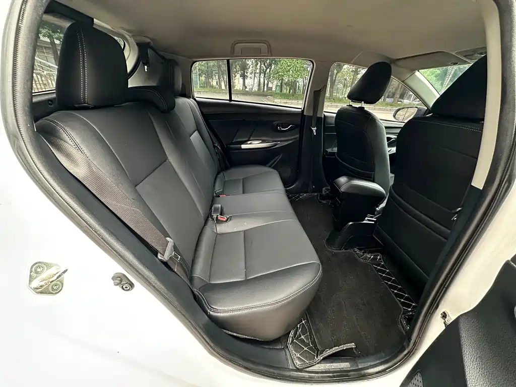 YARiS L 2015 1.5E Automatic Meidong Edition