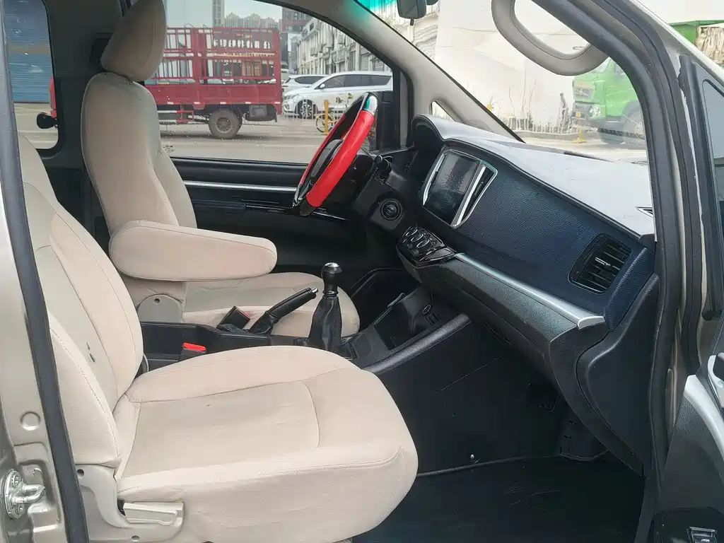 Dongfeng Lingzhi 2022 M5 1.6L Utility 5-seater