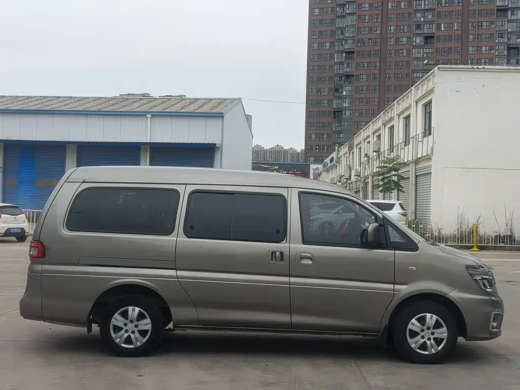 Dongfeng Lingzhi 2022 M5 1.6L Utility 5-seater