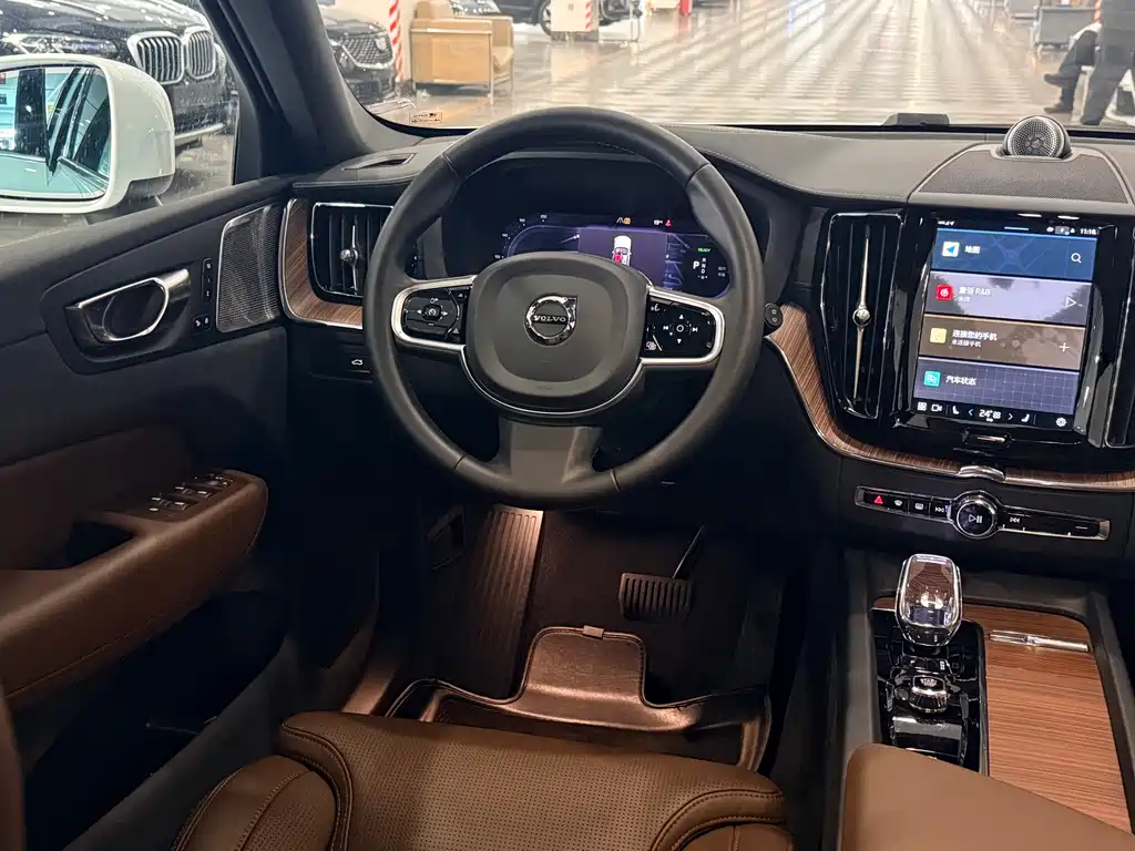 Volvo XC60 Plug-in Hybrid 2025 Long Range AWD Inscription