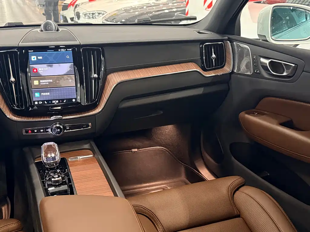 Volvo XC60 Plug-in Hybrid 2025 Long Range AWD Inscription