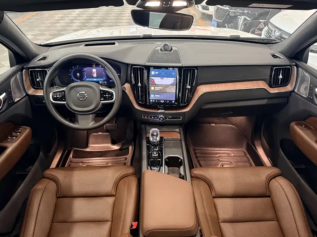 Volvo XC60 Plug-in Hybrid 2025 Long Range AWD Inscription