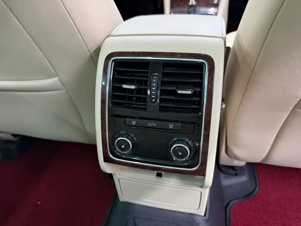Volkswagen Passat 2011 1.8TSI DSG Yuzun Edition
