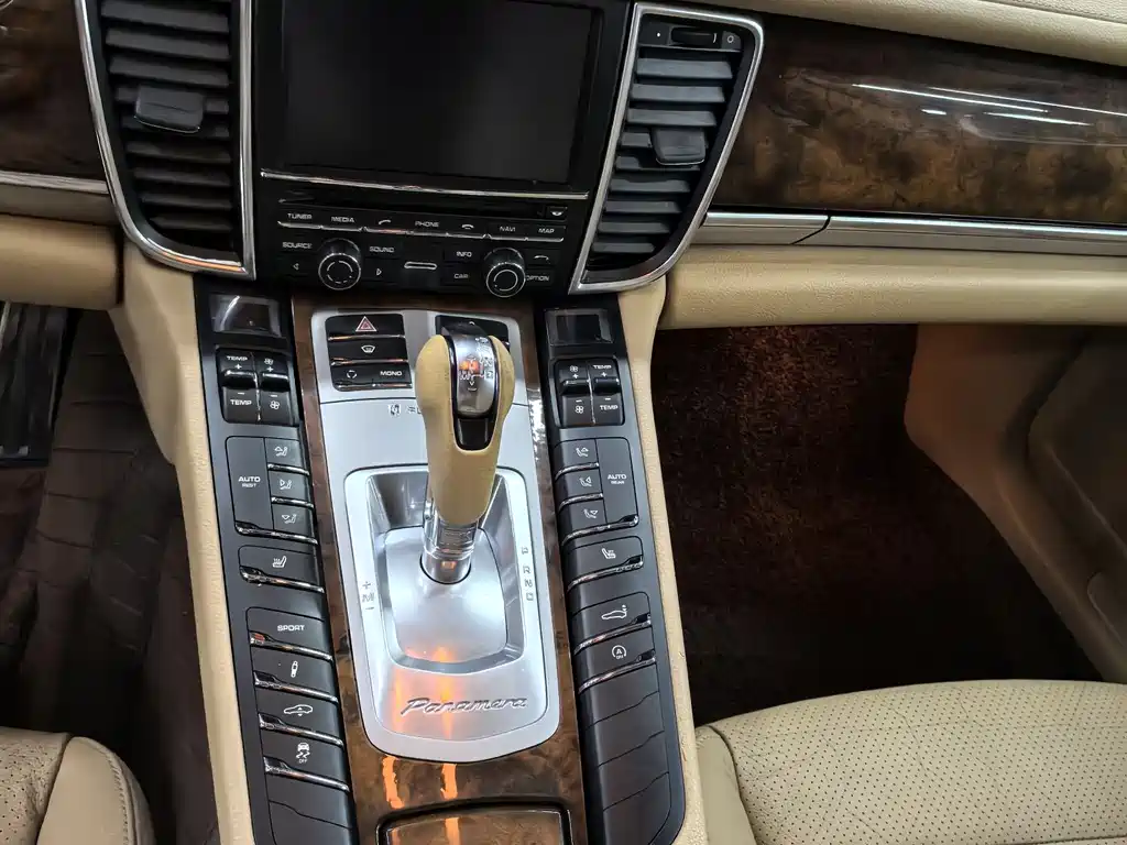 Porsche Panamera 2010 Panamera 4 3.6L
