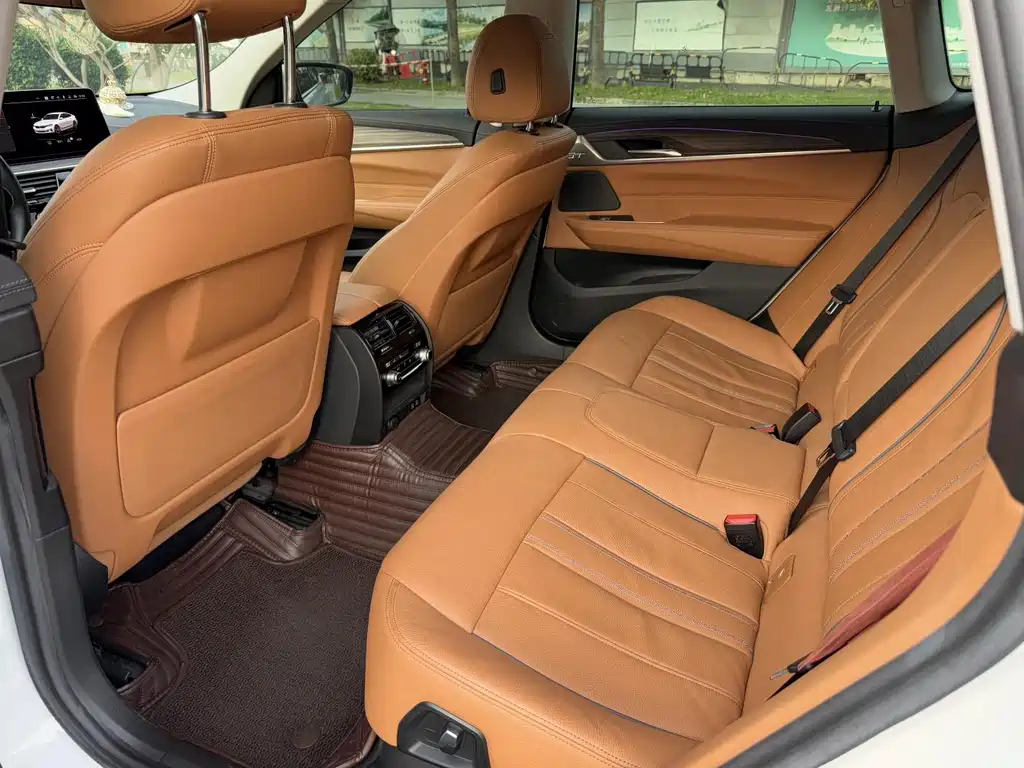 BMW 6 Series GT 2021 630i Luxury Design Package