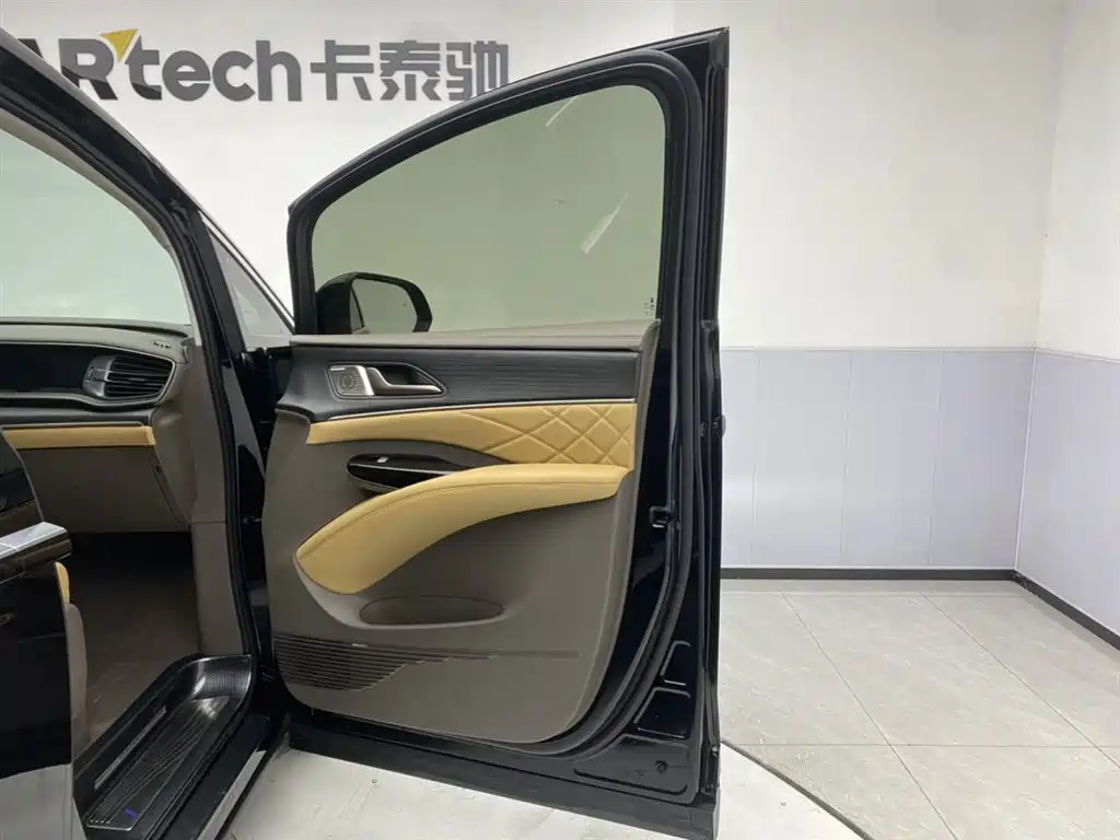 Denza D9 2022 DM-i 970 AWD Zunrong Edition
