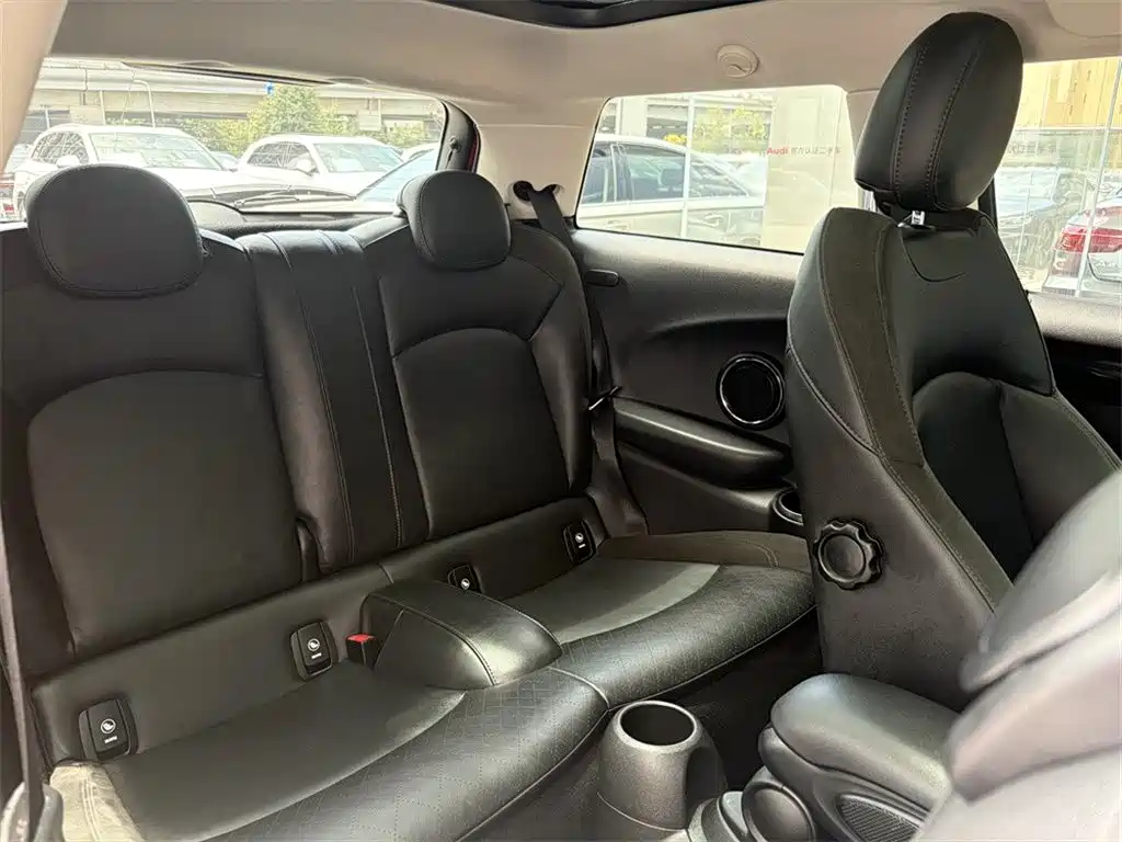 MINI Cooper Artist 2018 1.5T