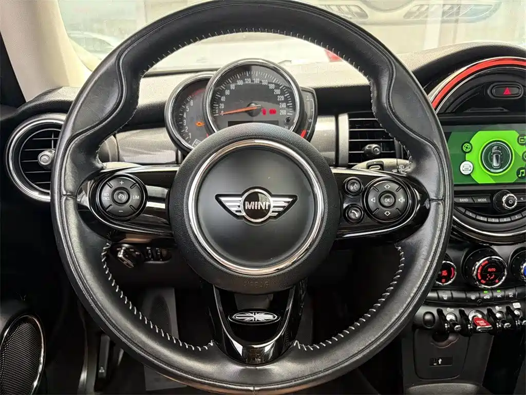 MINI Cooper Artist 2018 1.5T