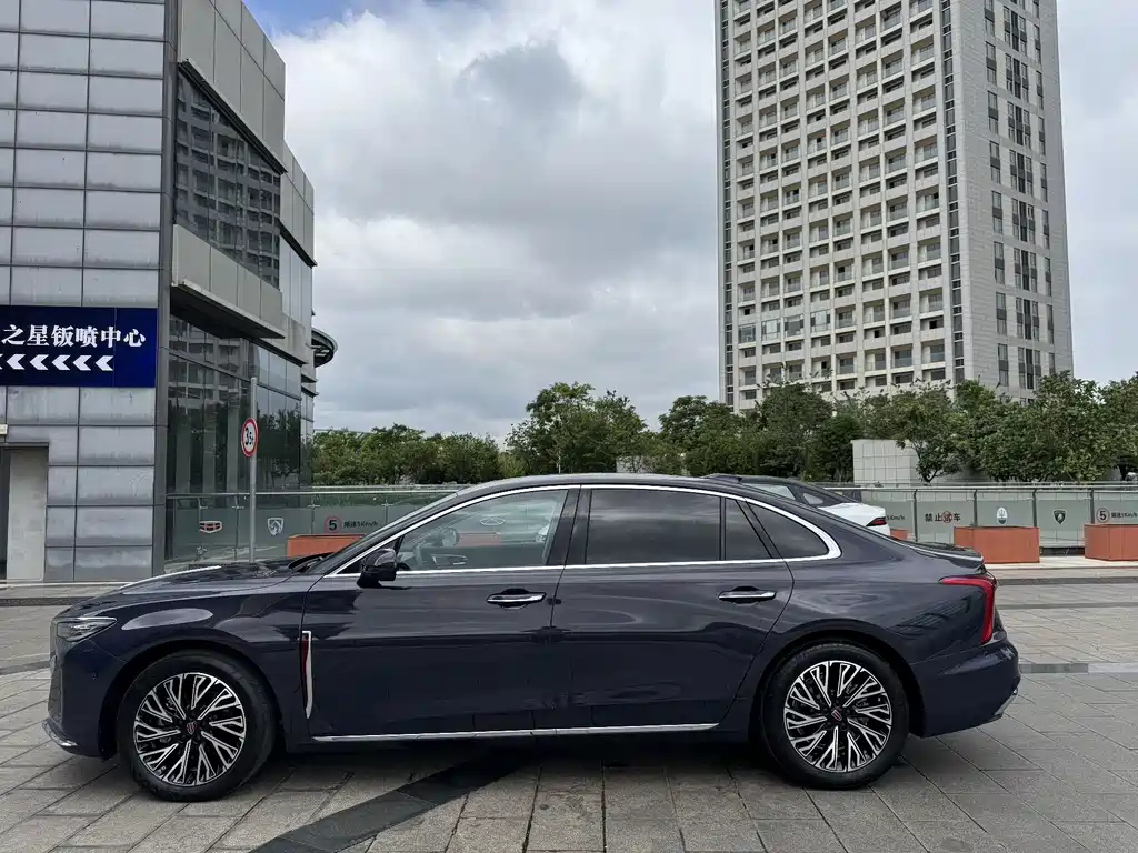 Hongqi H5 2024 2.0T Automatic Smart Connected Flagship Edition