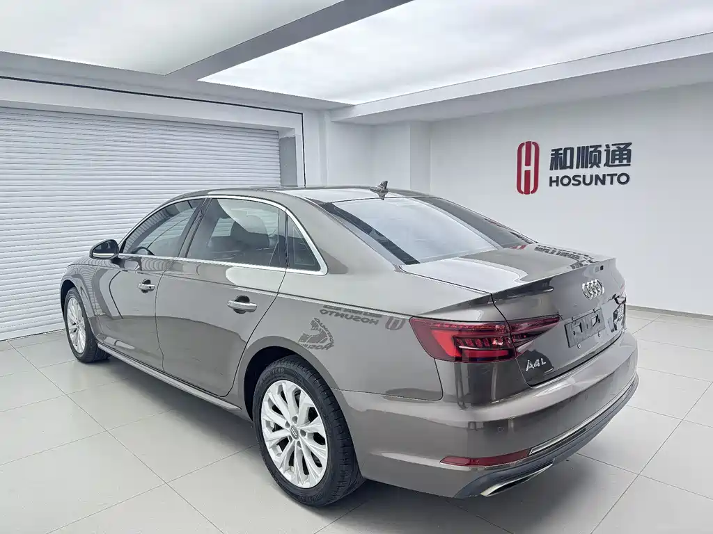 Audi A4L 2018 30th Anniversary Edition 40 TFSI Entry