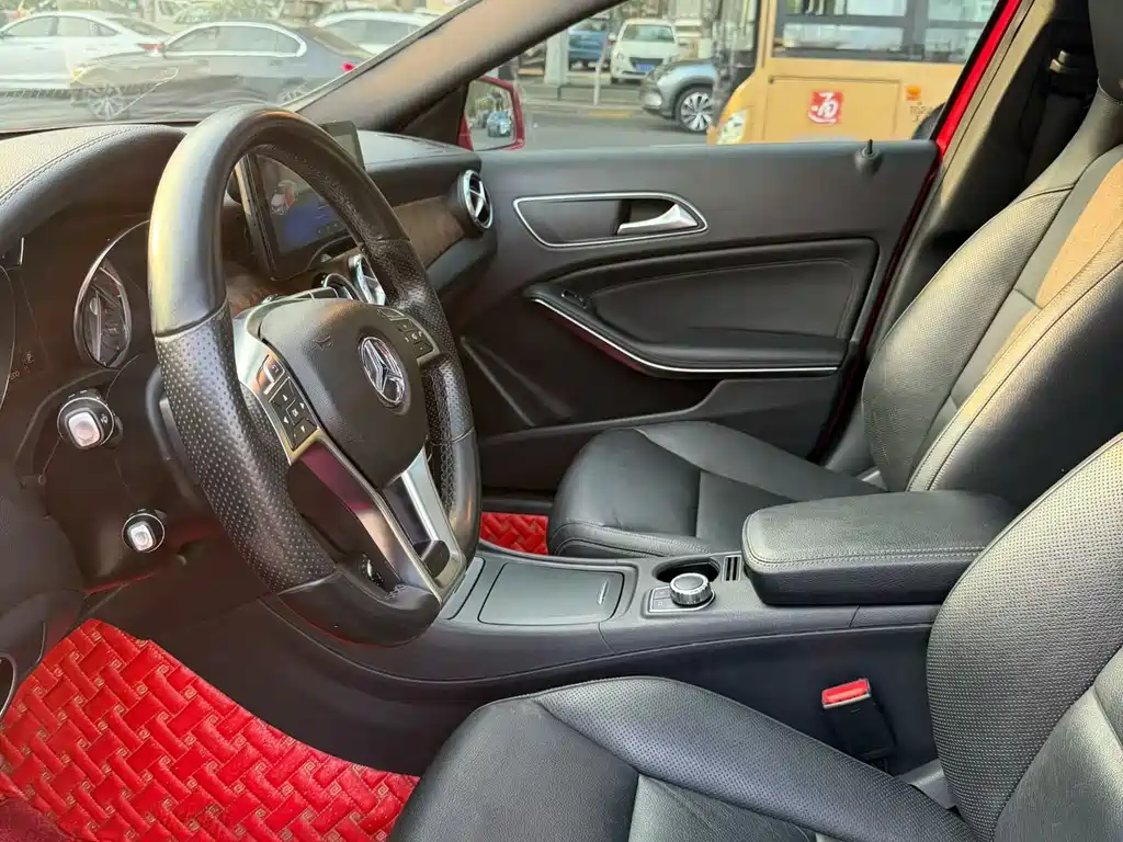 Mercedes-Benz GLA 2015 GLA 260 4MATIC