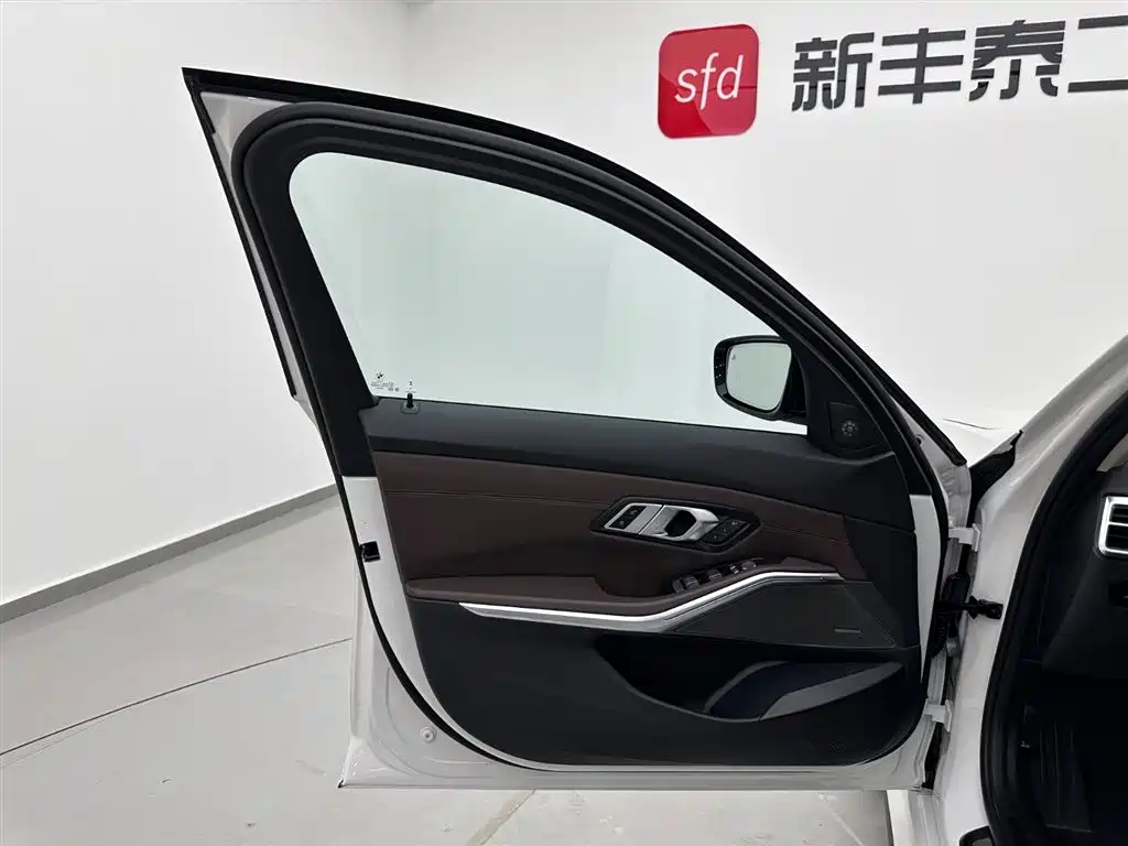 BMW i3 2025 eDrive 40 L M Sport Night Package