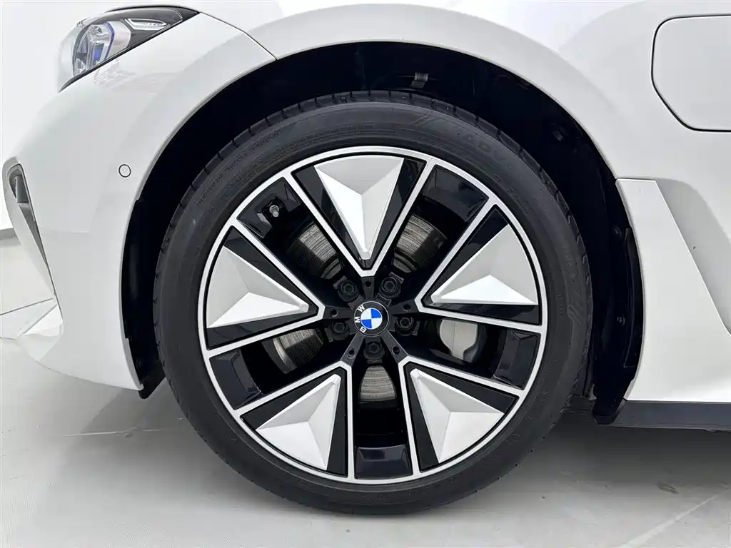 BMW i3 2025 eDrive 40 L M Sport Night Package