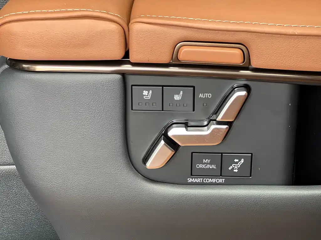 Toyota Vellfire 2024 Crown Hybrid 2.5L Supreme Executive Edition