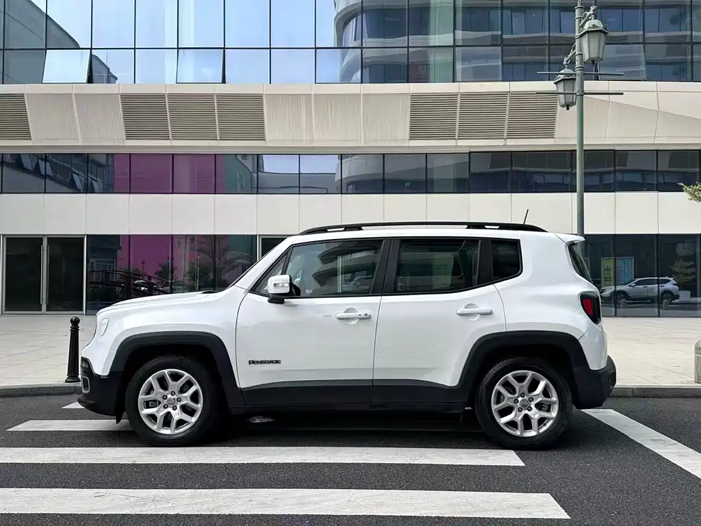 Jeep Renegade 2018 Connected Screen Edition 180T Automatic Energy Version
