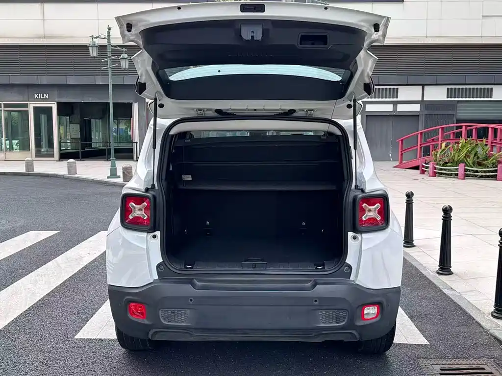 Jeep Renegade 2018 Connected Screen Edition 180T Automatic Energy Version