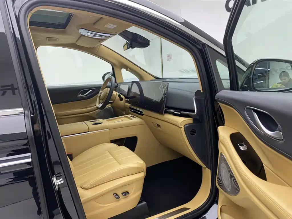 Voyah Dreamer 2025 PHEV AWD Flagship Kunpeng Edition