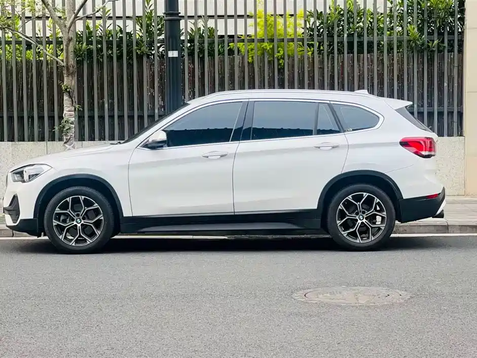 BMW X1 2022 sDrive25Li Leading