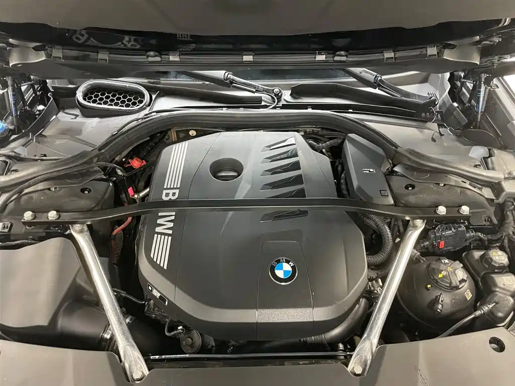 BMW 7 Series 2023 735Li M Sport Package