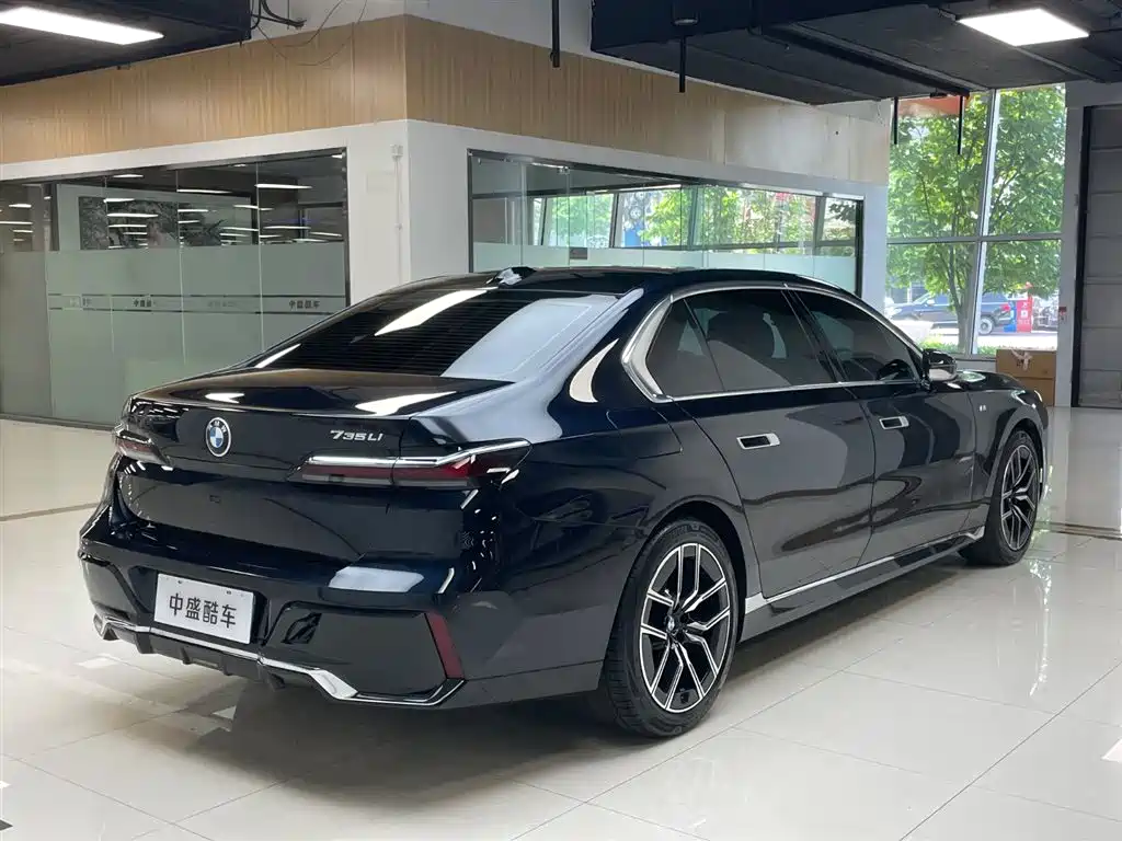 BMW 7 Series 2023 735Li M Sport Package