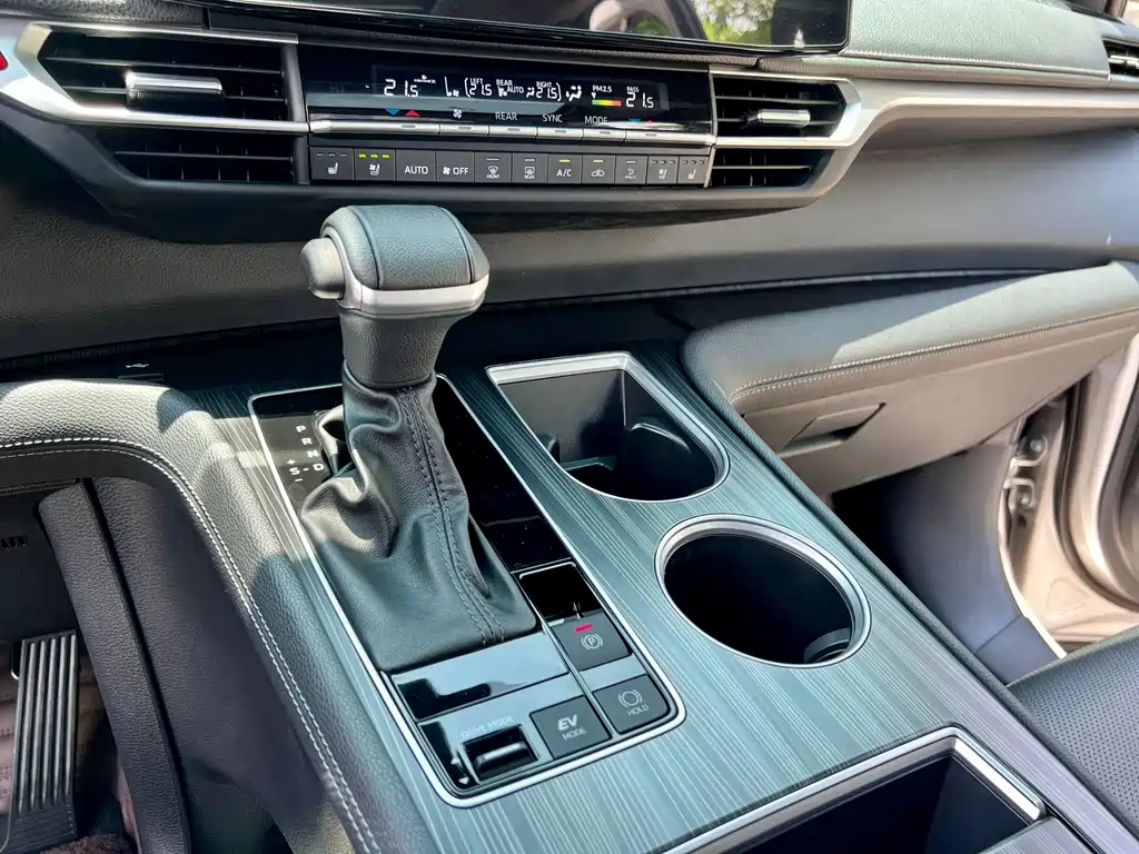 2021 Toyota Sienna Hybrid Platinum