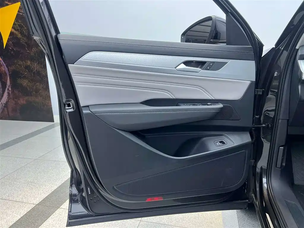 Tavendor 2025 330TSI Luxury Edition