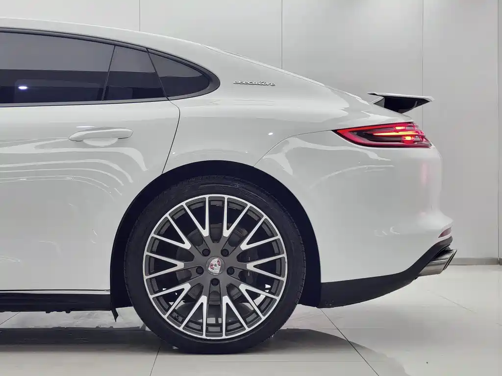 Porsche Panamera 4 Executive LWB 3.0T