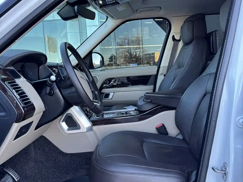 Range Rover 2022 3.0 L6 400PS Heritage Extended Classic Edition