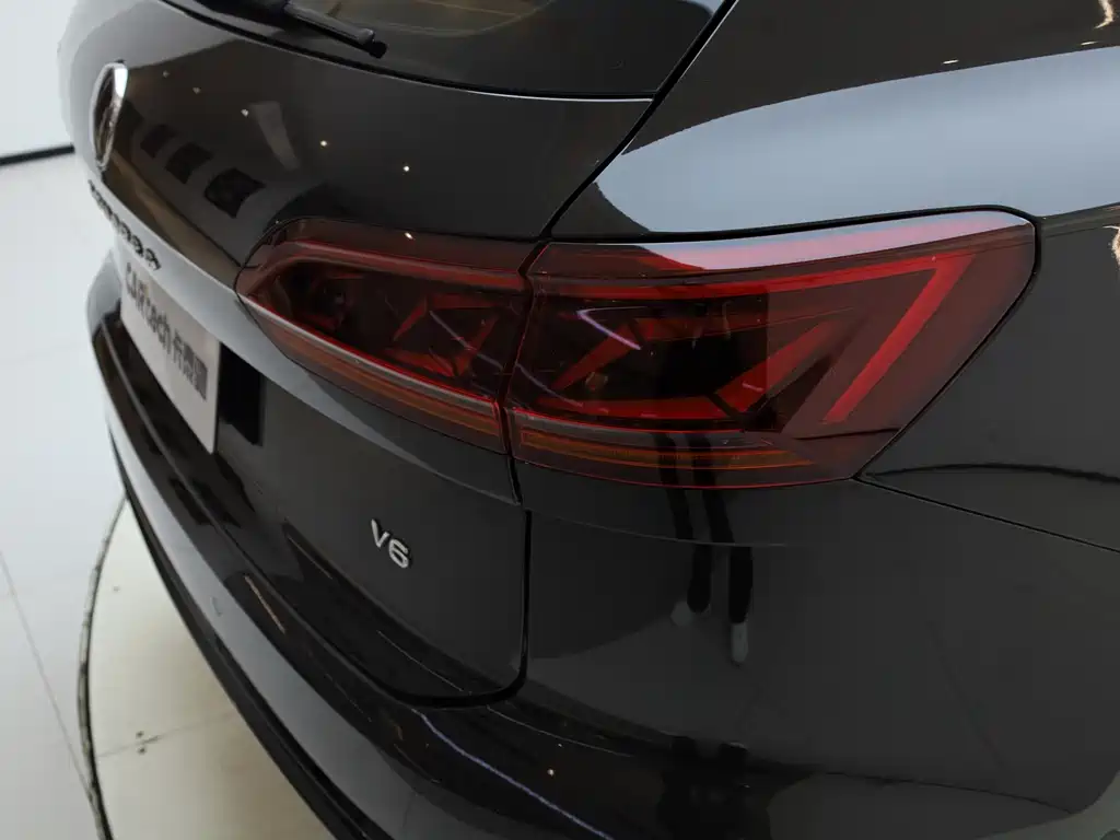 Volkswagen Touareg 2022 3.0TSI R-Line Black Edition