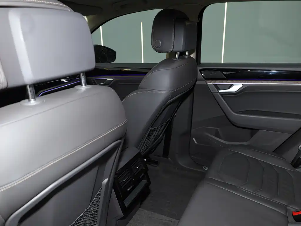 Volkswagen Touareg 2022 3.0TSI R-Line Black Edition