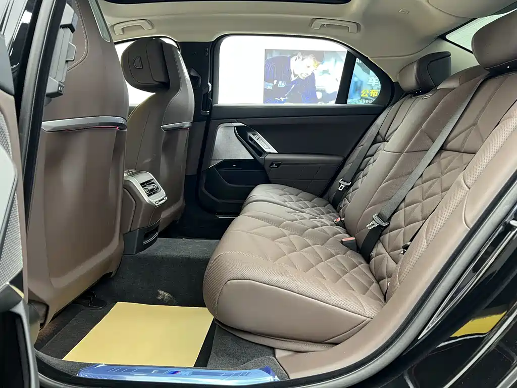 BMW 7 Series 2023 735Li M Sport Package