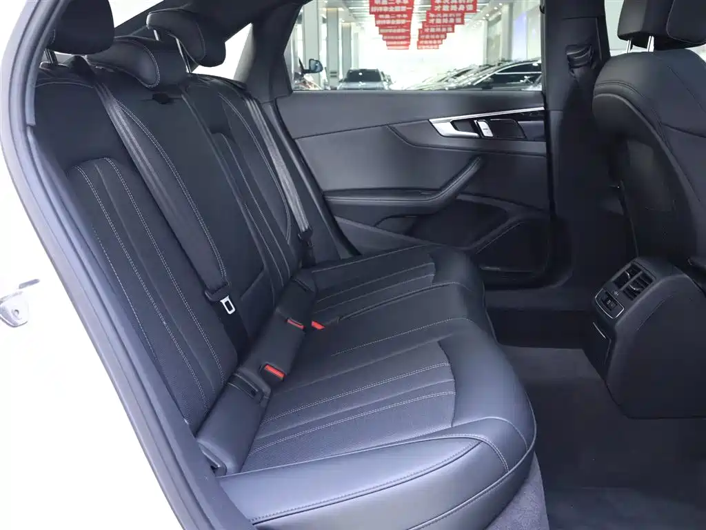 Audi A4L 2024 40 TFSI Luxury Dynamic Star Night Edition