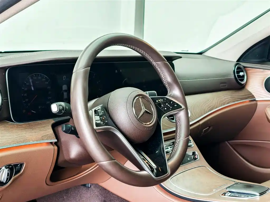Mercedes-Benz E-Class 2023 E 300 L Fashion