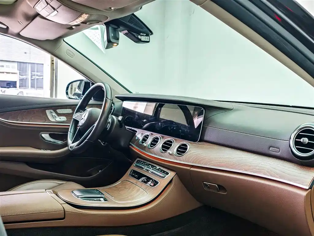 Mercedes-Benz E-Class 2023 E 300 L Fashion