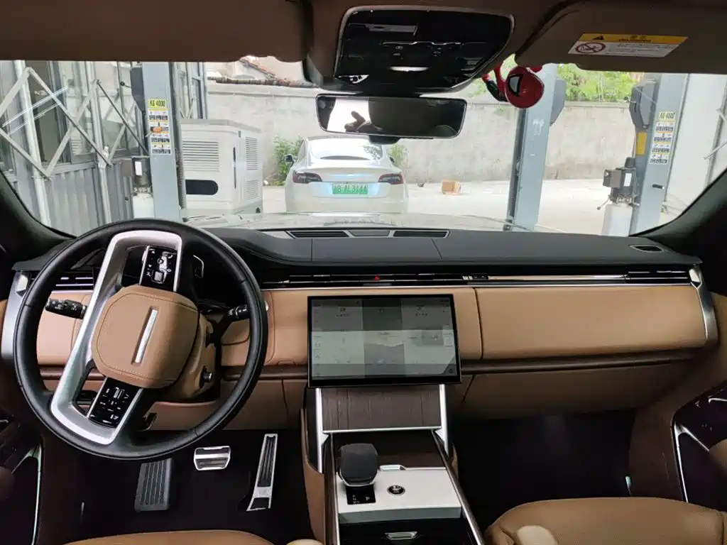 Range Rover 2024 3.0 L6 400PS Vogue LWB 7-Seater