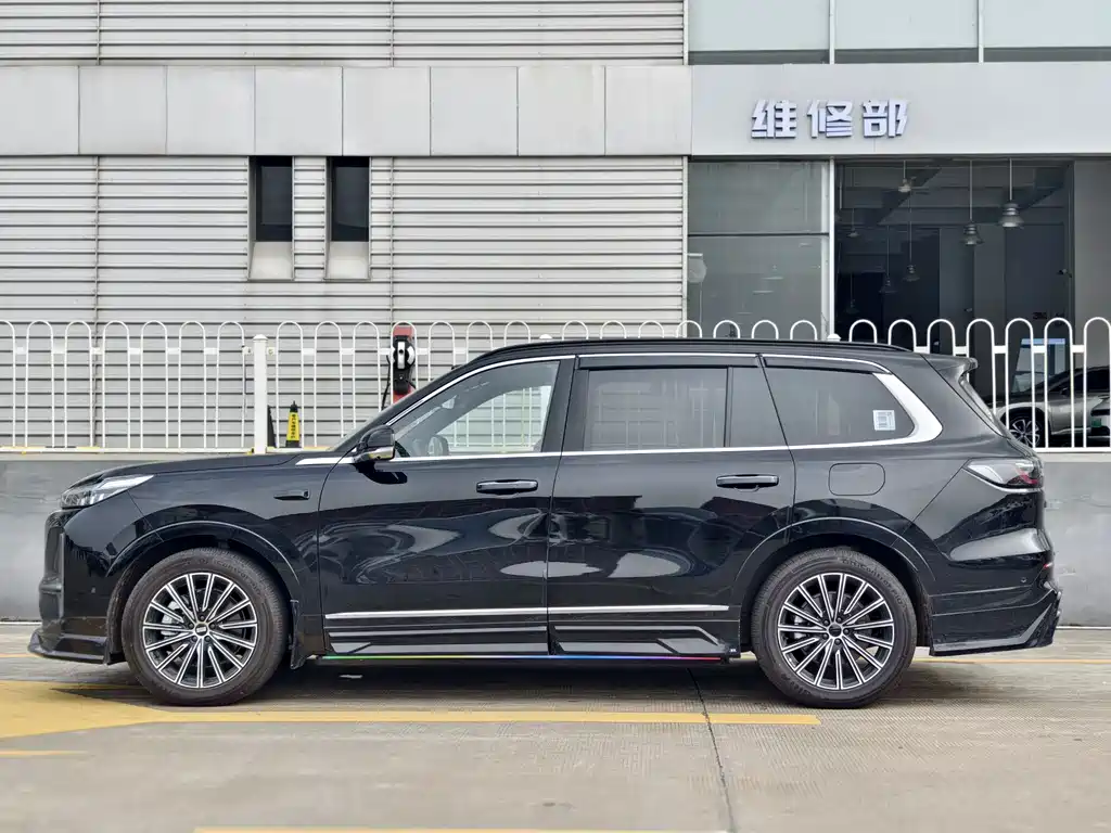 Galaxy M9 2025 230km 2WD Explorer Edition