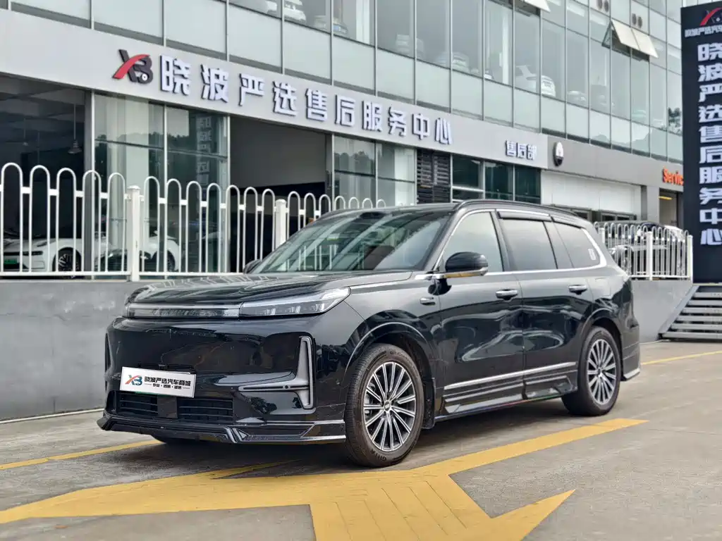 Galaxy M9 2025 230km 2WD Explorer Edition