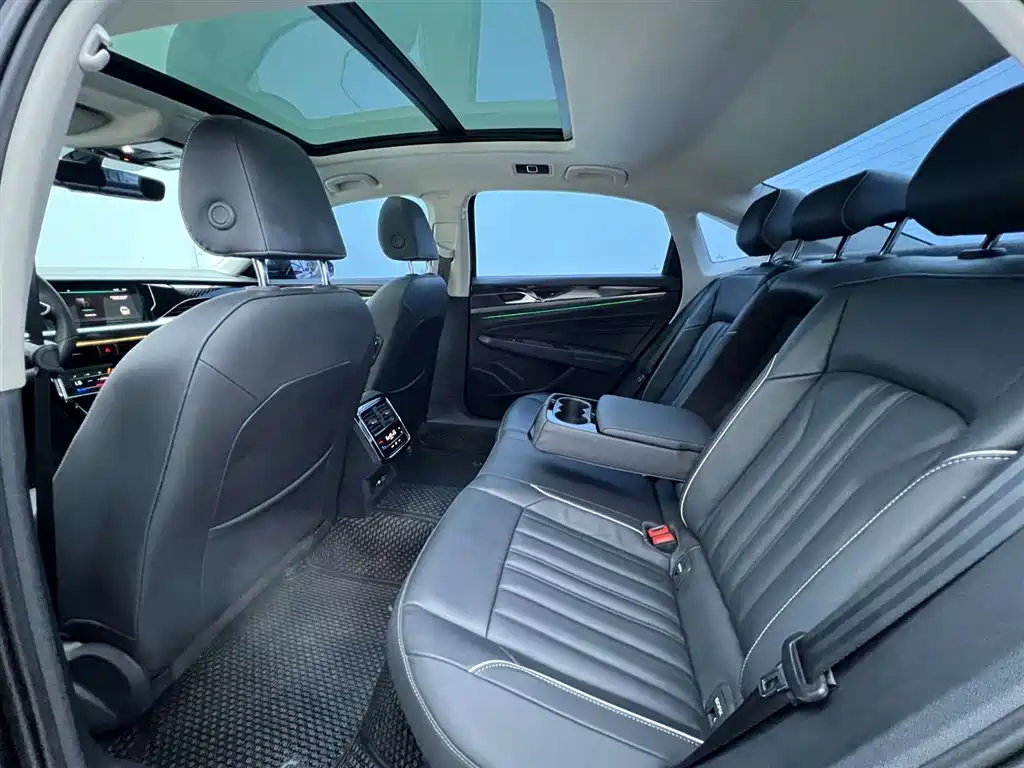 Volkswagen Passat 2023 330TSI Starlight Elite Edition