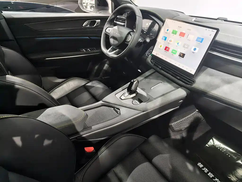 Lynk & Co 01 2.0TD AWD Pro