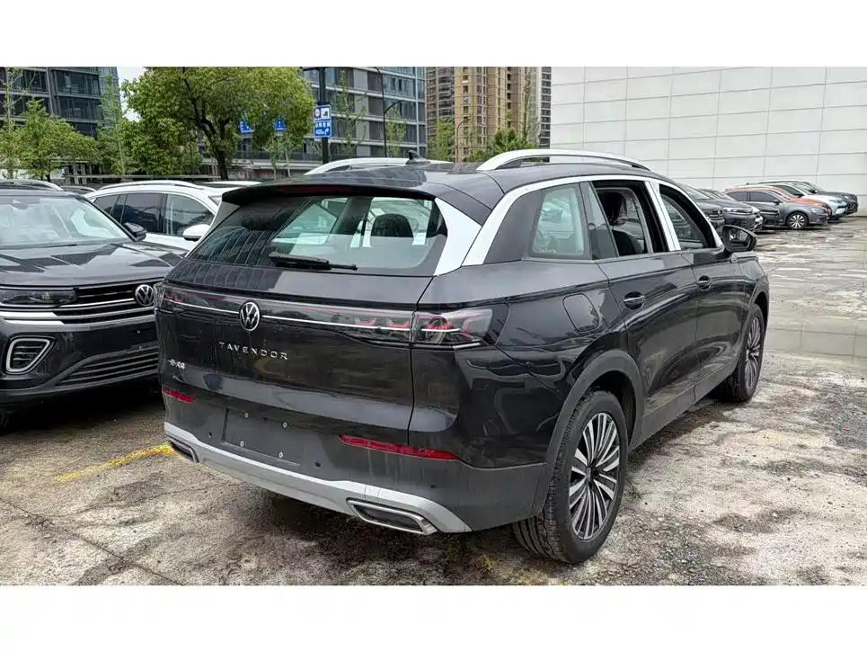 Volkswagen Tavendor 2026 330TSI Luxury Edition
