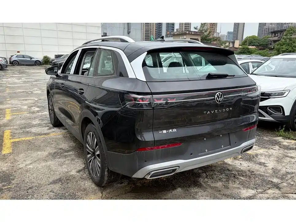 Volkswagen Tavendor 2026 330TSI Luxury Edition