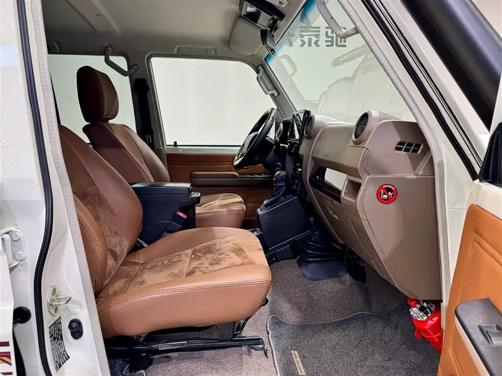 Land Cruiser LC76 2024 4.0L Automatic