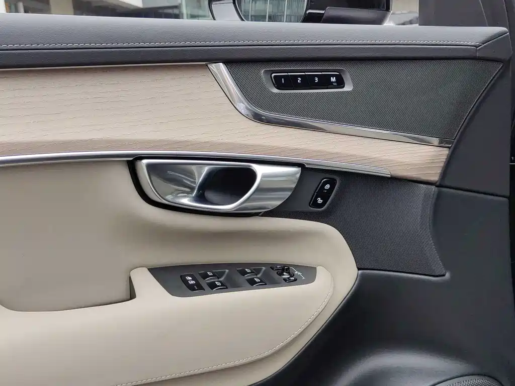 Volvo XC90 B5 AWD Core 5-Seater