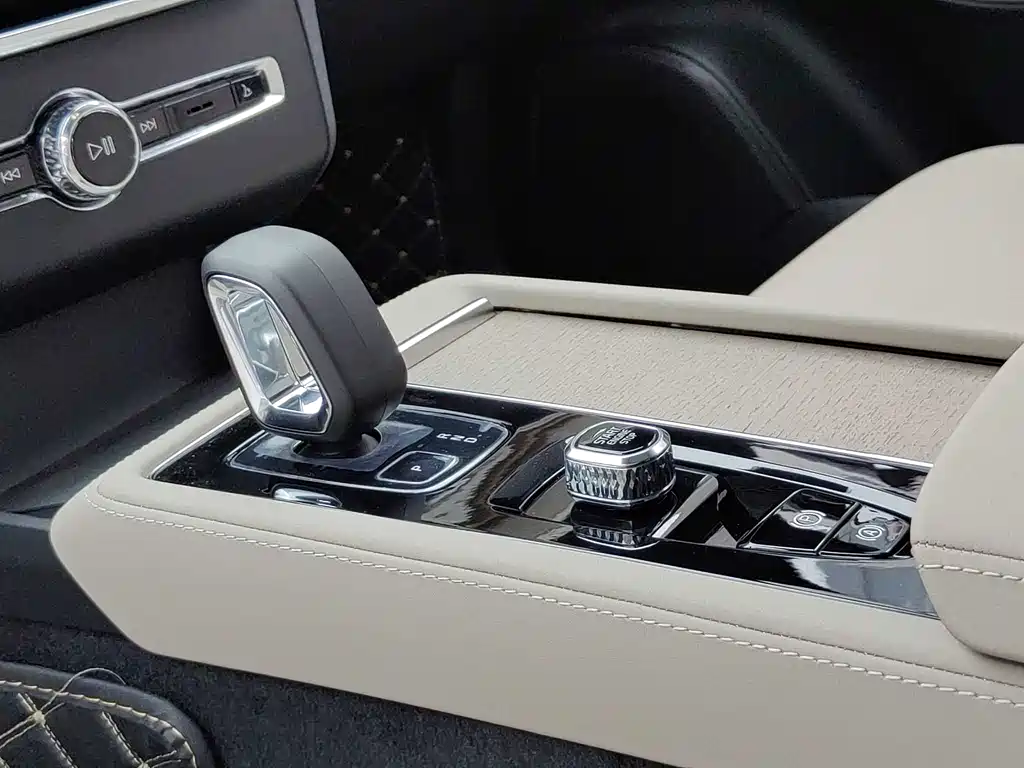 Volvo XC90 B5 AWD Core 5-Seater