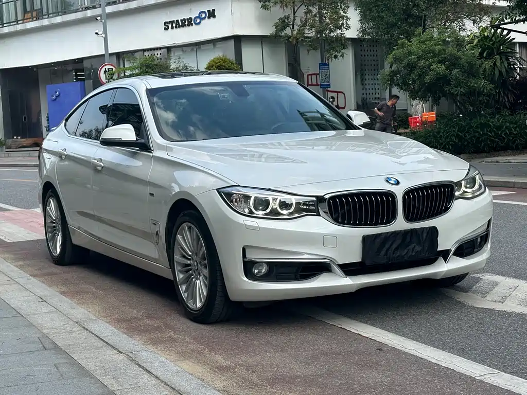 BMW 3 Series GT 2014 320i Design Package
