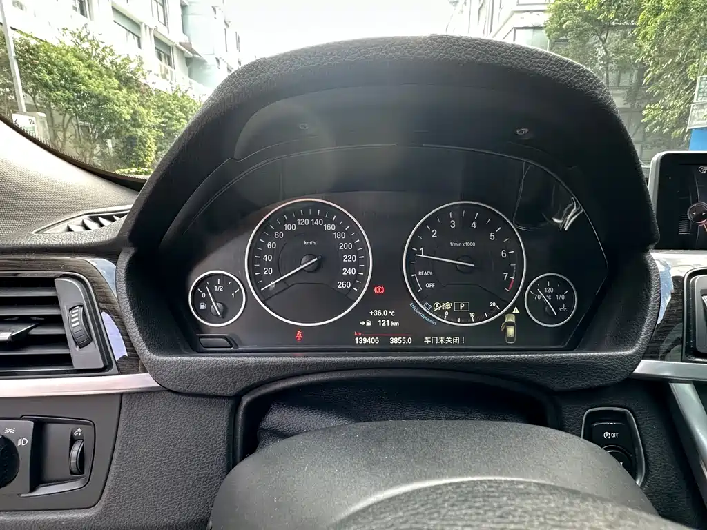 BMW 3 Series GT 2014 320i Design Package