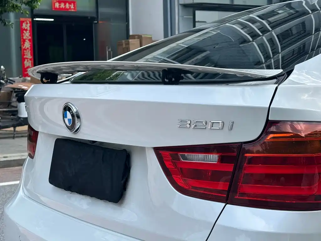 BMW 3 Series GT 2014 320i Design Package