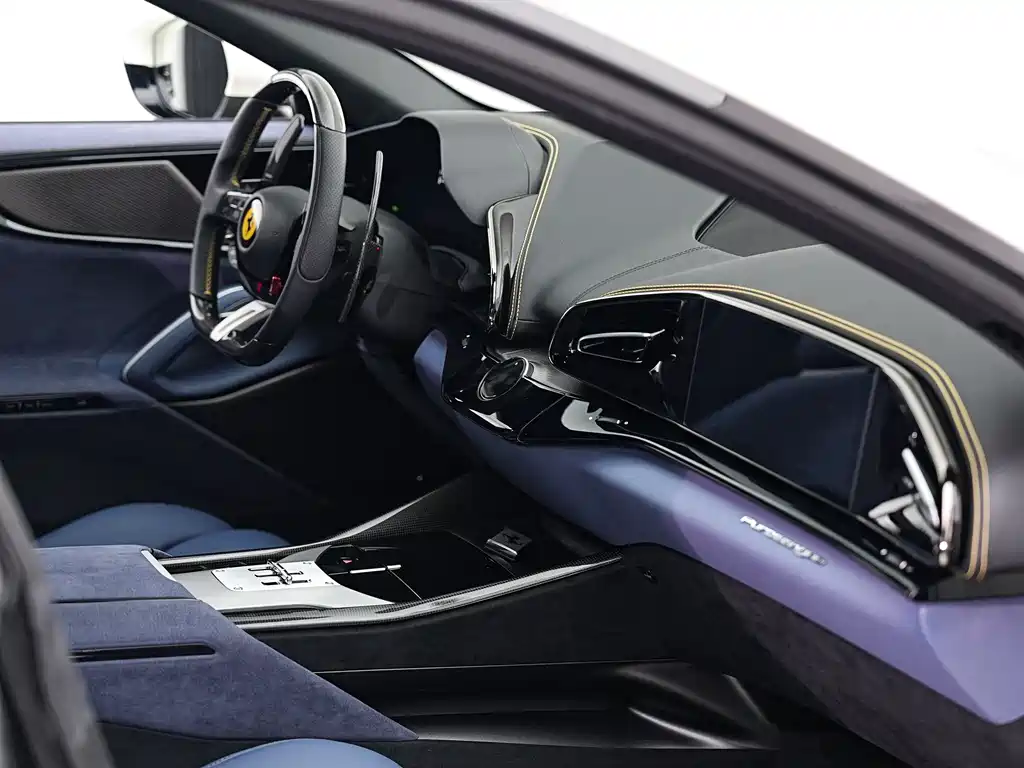 Ferrari Purosangue 2023 6.5L V12