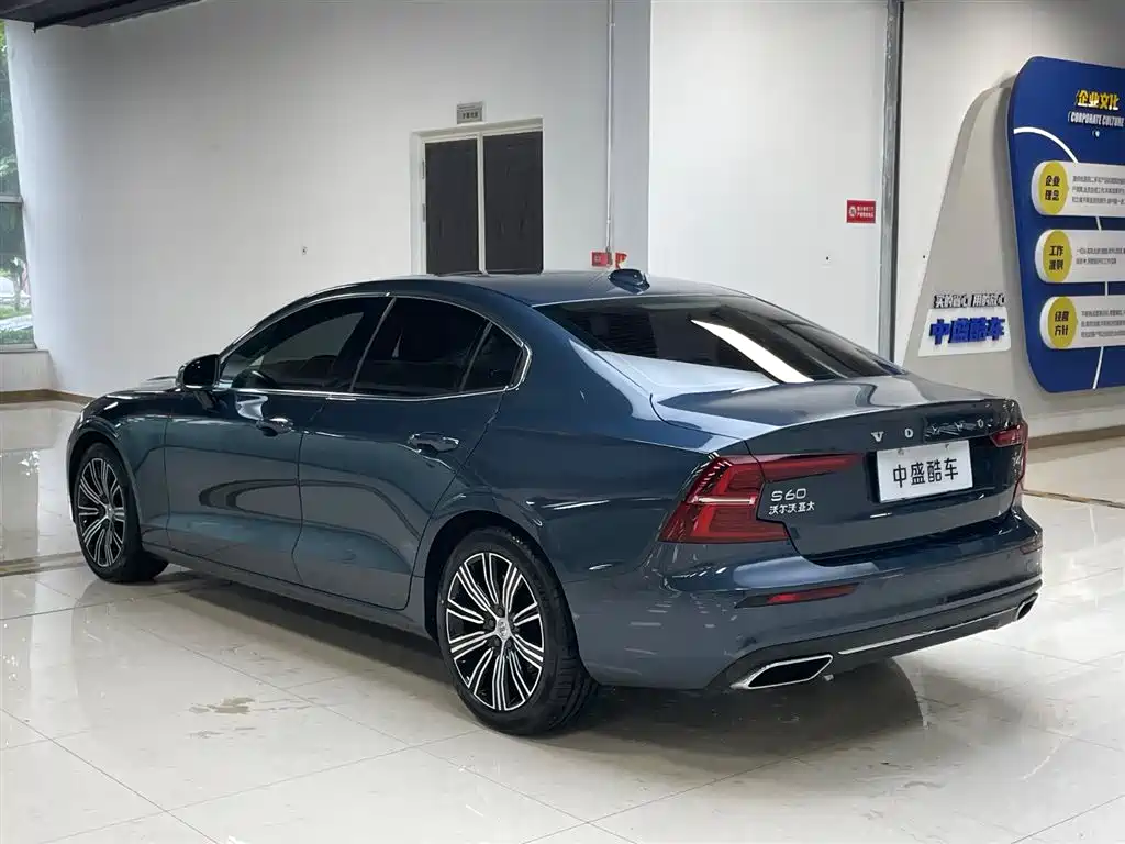 Volvo S60 2021 T4 Momentum
